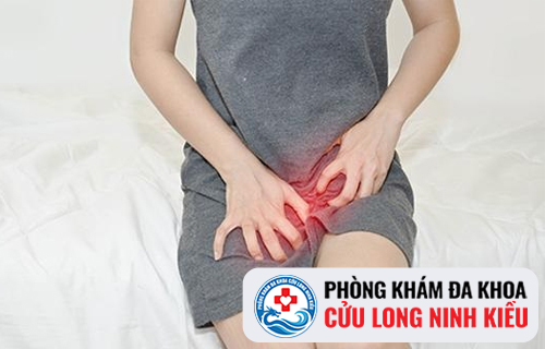 Vùng kín bị nổi mụn đau phải làm sao?
